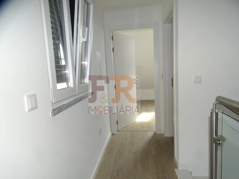 Moradia T3 para Venda em Fernao Ferro Foto 27