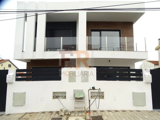 Moradia T3 para Venda em Fernao Ferro Foto 3