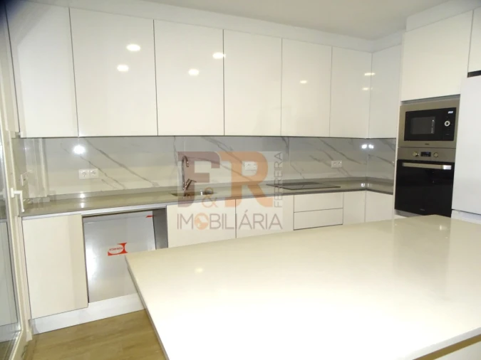 Moradia T3 para Venda em Fernao Ferro Foto 8