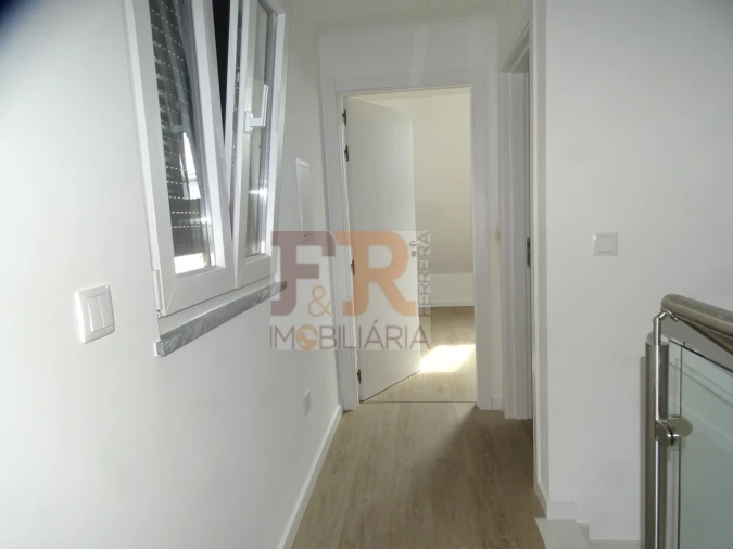 Moradia T3 para Venda em Fernao Ferro Foto 27