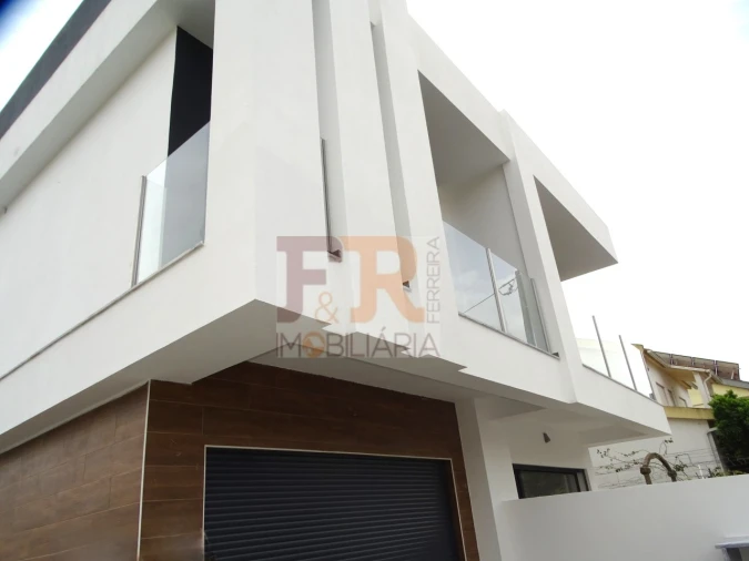 Moradia T3 para Venda em Fernao Ferro Foto 37