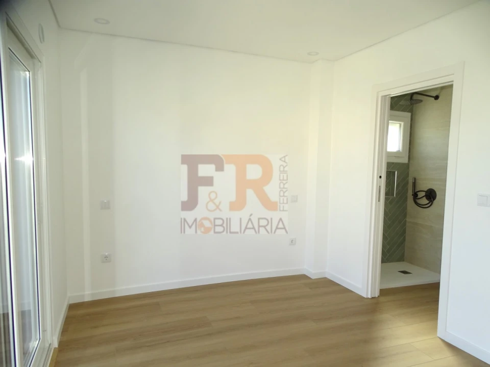 Moradia T3 para Venda em Fernao Ferro Foto 37