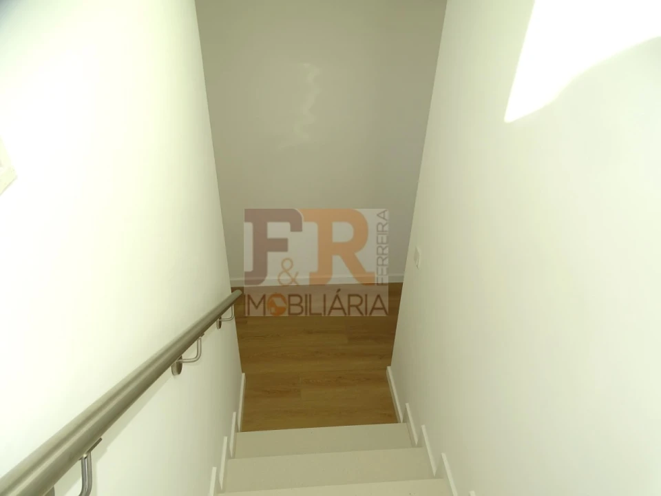 Moradia T3 para Venda em Fernao Ferro Foto 38