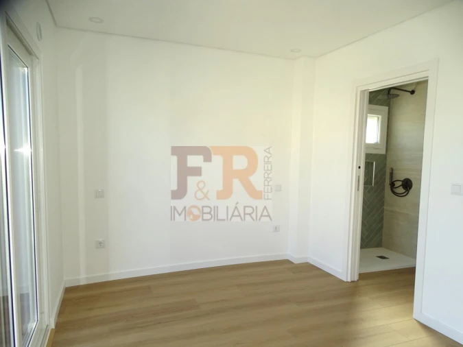 Moradia T3 para Venda em Fernao Ferro Foto 37