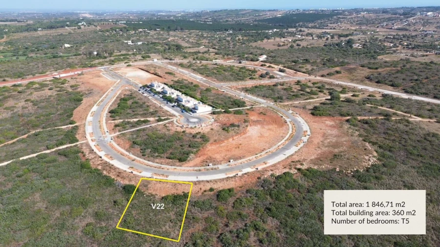 Terreno para Venda em Lagos (São Sebastião e Santa Maria) Foto 2