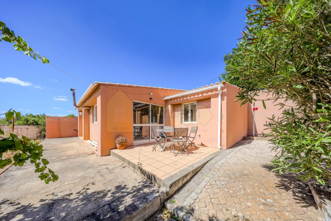 Moradia T4 para Venda em Santa Barbara de Nexe Foto 19