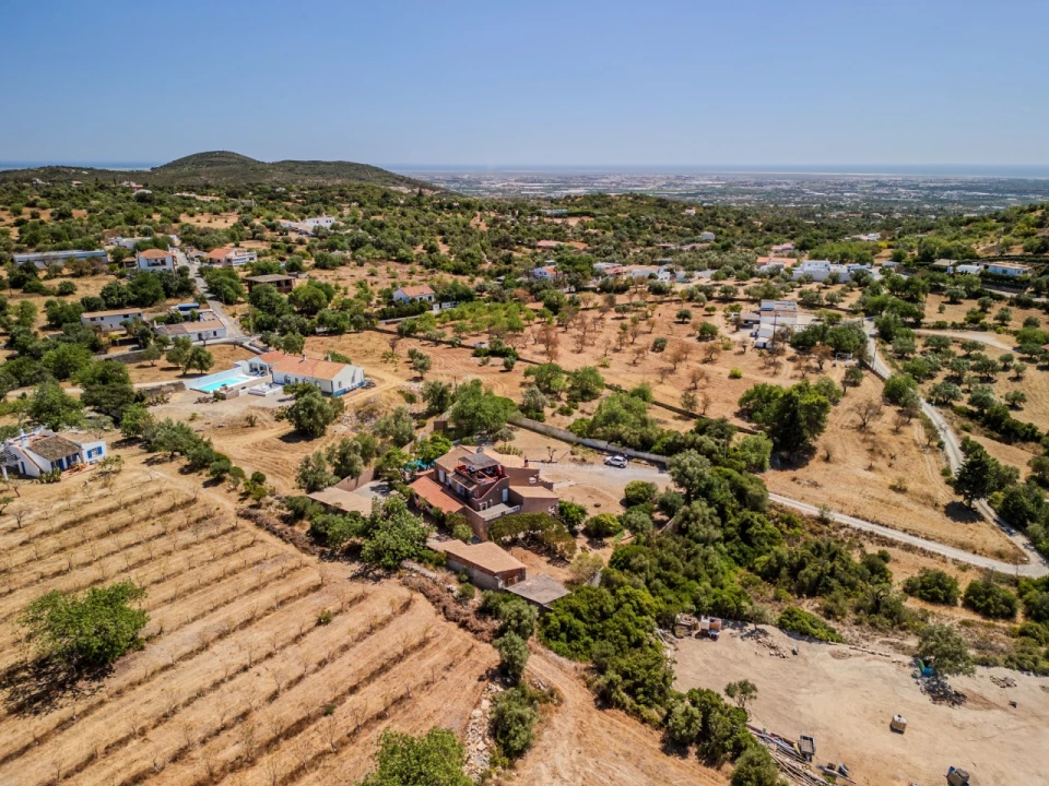 Moradia T4 para Venda em Santa Barbara de Nexe Foto 43