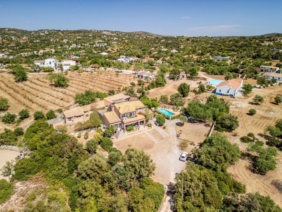 Moradia T4 para Venda em Santa Barbara de Nexe Foto 47