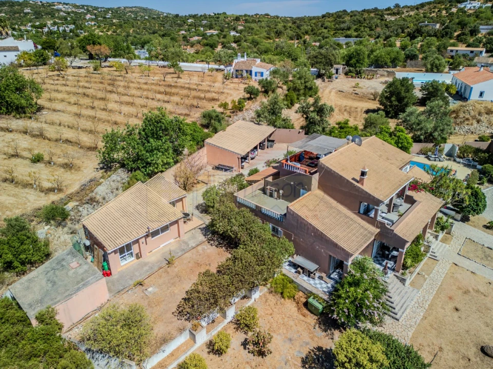 Moradia T4 para Venda em Santa Barbara de Nexe Foto 53