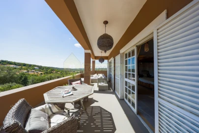 Moradia T4 para Venda em Santa Barbara de Nexe