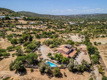 Moradia T4 para Venda em Santa Barbara de Nexe