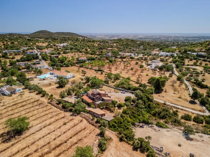 Moradia T4 para Venda em Santa Barbara de Nexe Foto 43