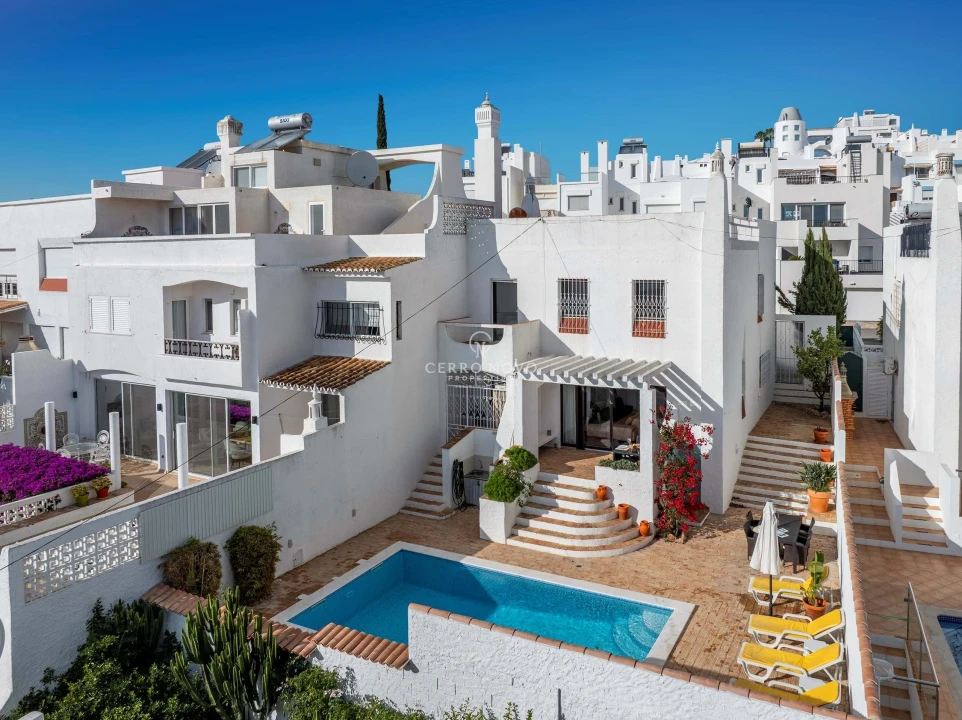Moradia T3 para Venda em Albufeira e Olhos de Água Foto 1