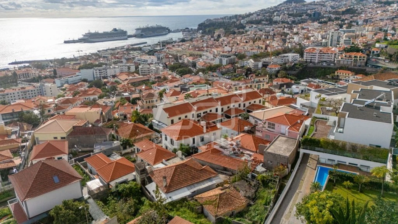 Moradia T2 para Venda em Funchal (Santa Maria Maior) Foto 9