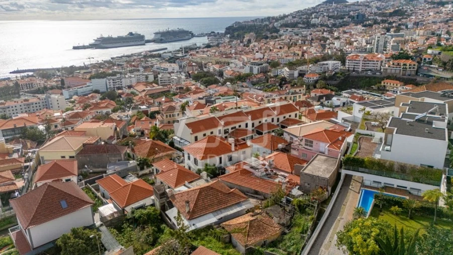 Moradia T2 para Venda em Funchal (Santa Maria Maior) Foto 9
