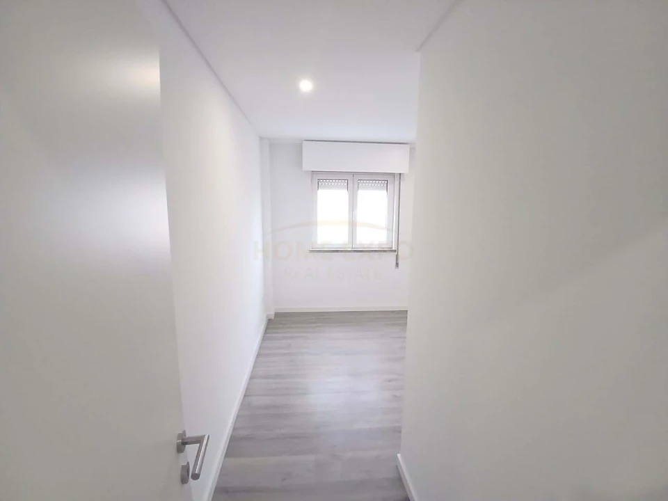 Apartamento T4 para Arrendamento em Santa Iria de Azoia, São João da Talha e Bobadela Foto 12