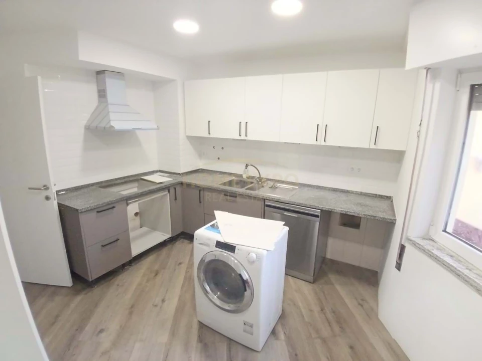 Apartamento T4 para Arrendamento em Santa Iria de Azoia, São João da Talha e Bobadela Foto 8