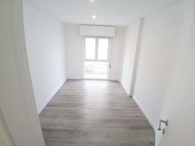 Apartamento T4 para Arrendamento em Santa Iria de Azoia, São João da Talha e Bobadela Foto 5