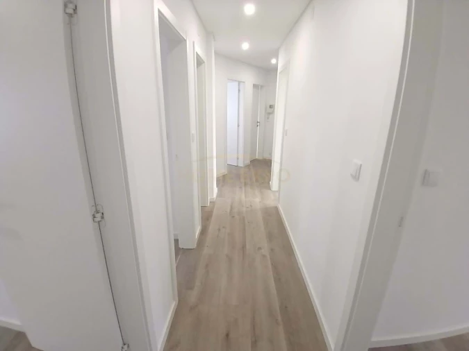 Apartamento T4 para Arrendamento em Santa Iria de Azoia, São João da Talha e Bobadela Foto 20