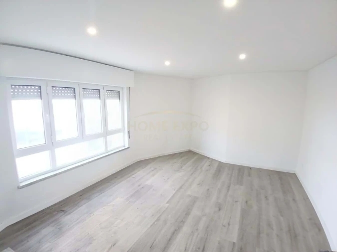 Apartamento T4 para Arrendamento em Santa Iria de Azoia, São João da Talha e Bobadela Foto 2