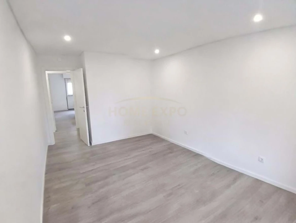 Apartamento T4 para Arrendamento em Santa Iria de Azoia, São João da Talha e Bobadela Foto 21