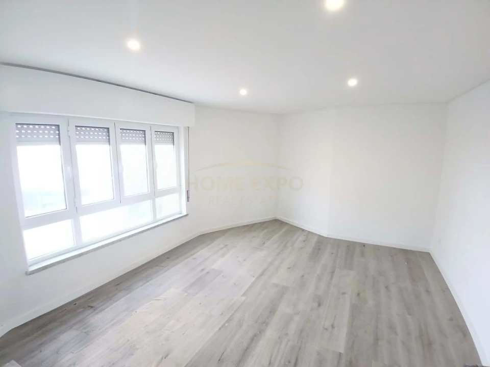 Apartamento T4 para Arrendamento em Santa Iria de Azoia, São João da Talha e Bobadela Foto 2