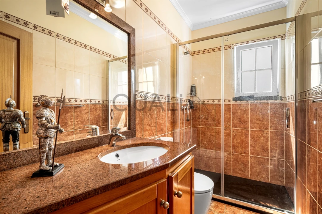 Moradia T4 para Venda em Estreito da Calheta Foto 10