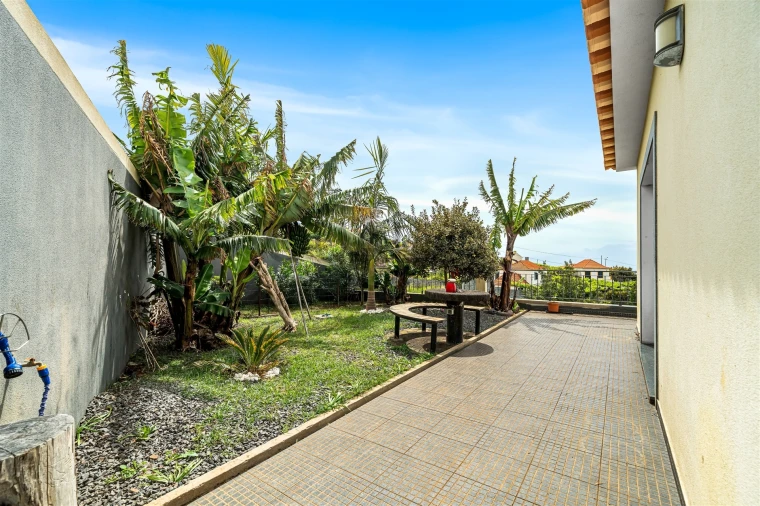 Moradia T4 para Venda em Estreito da Calheta Foto 14