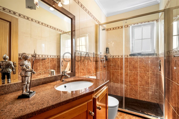 Moradia T4 para Venda em Estreito da Calheta Foto 10