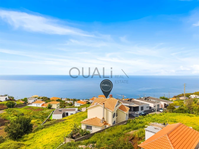 Moradia T4 para Venda em Estreito da Calheta Foto 3