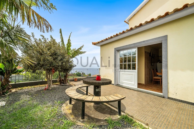 Moradia T4 para Venda em Estreito da Calheta Foto 13