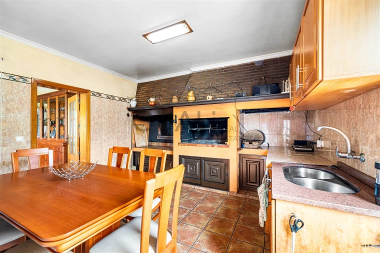 Moradia T4 para Venda em Estreito da Calheta Foto 12