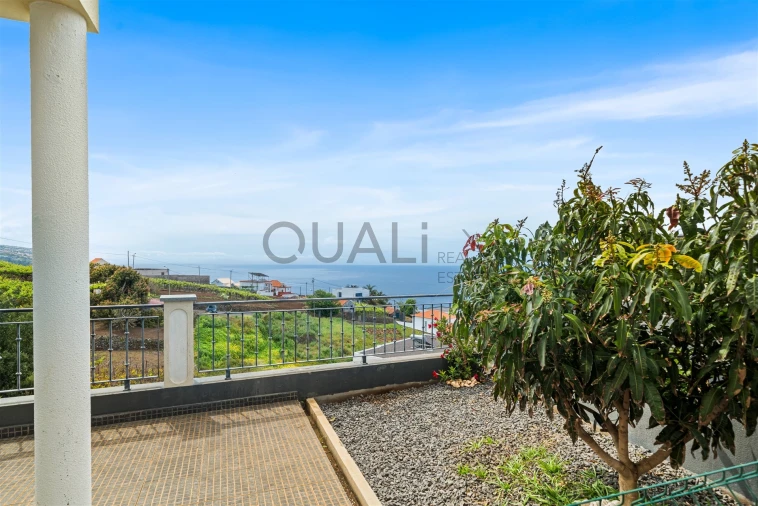 Moradia T4 para Venda em Estreito da Calheta Foto 18