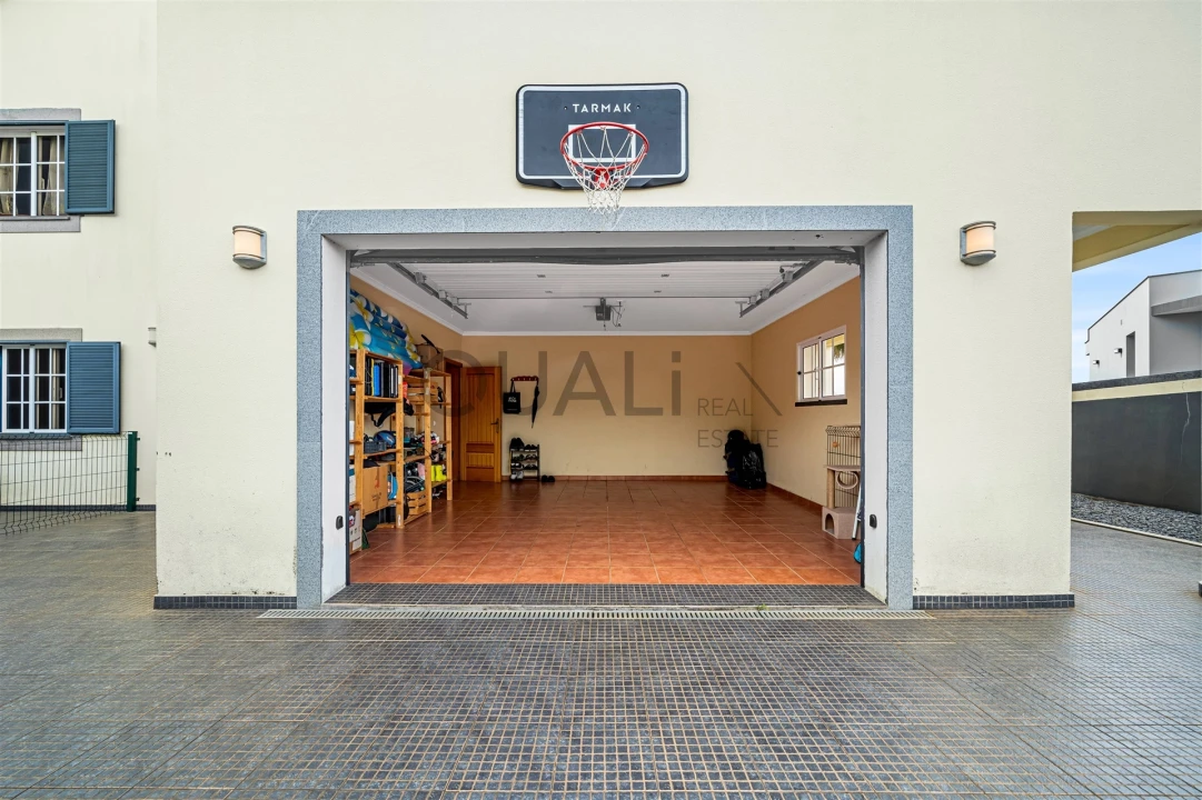 Moradia T4 para Venda em Estreito da Calheta Foto 5