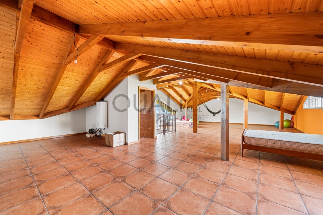 Moradia T4 para Venda em Estreito da Calheta Foto 35