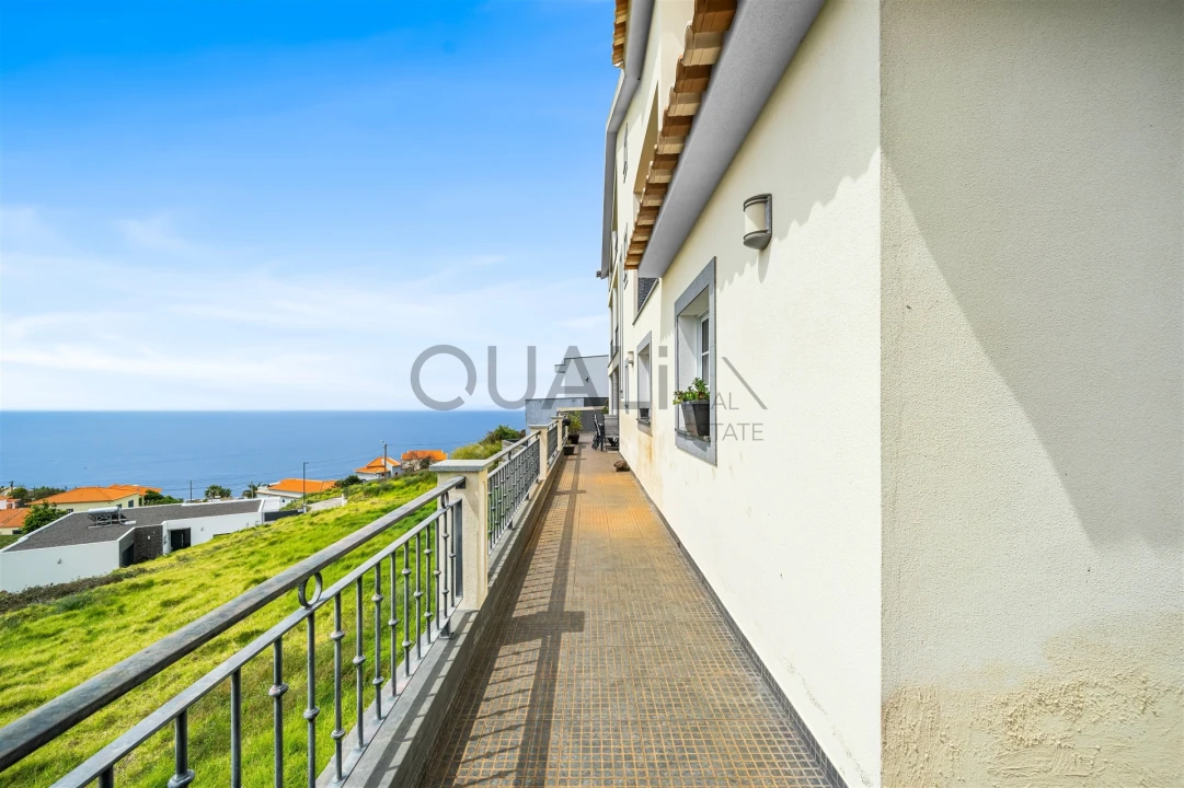 Moradia T4 para Venda em Estreito da Calheta Foto 16