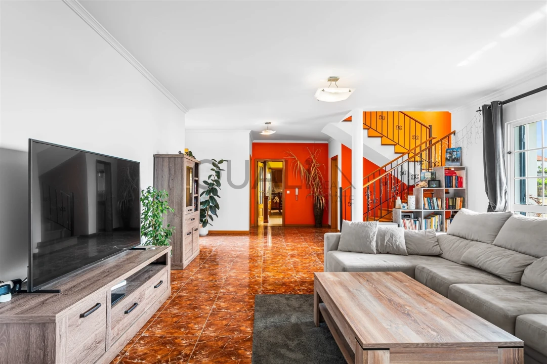 Moradia T4 para Venda em Estreito da Calheta Foto 8