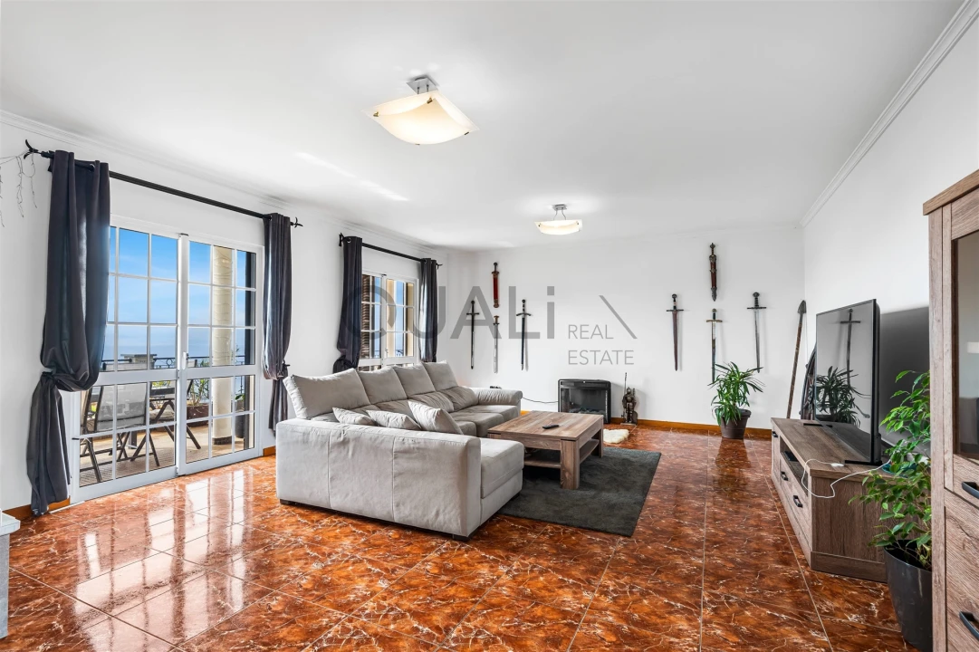 Moradia T4 para Venda em Estreito da Calheta Foto 7