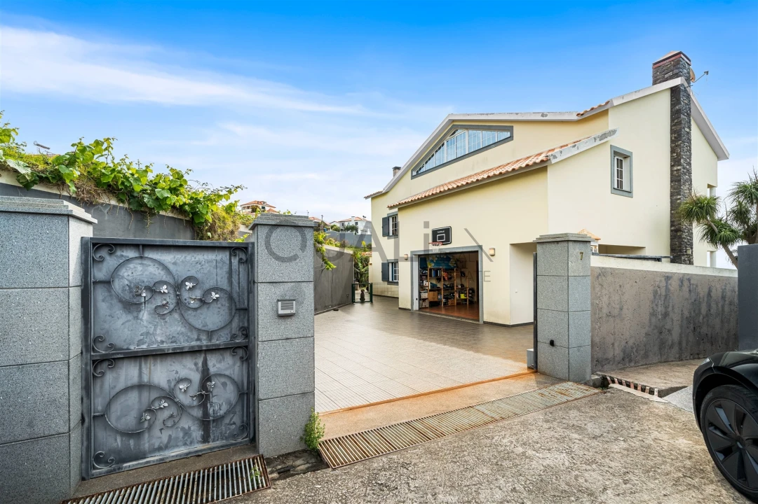 Moradia T4 para Venda em Estreito da Calheta Foto 4