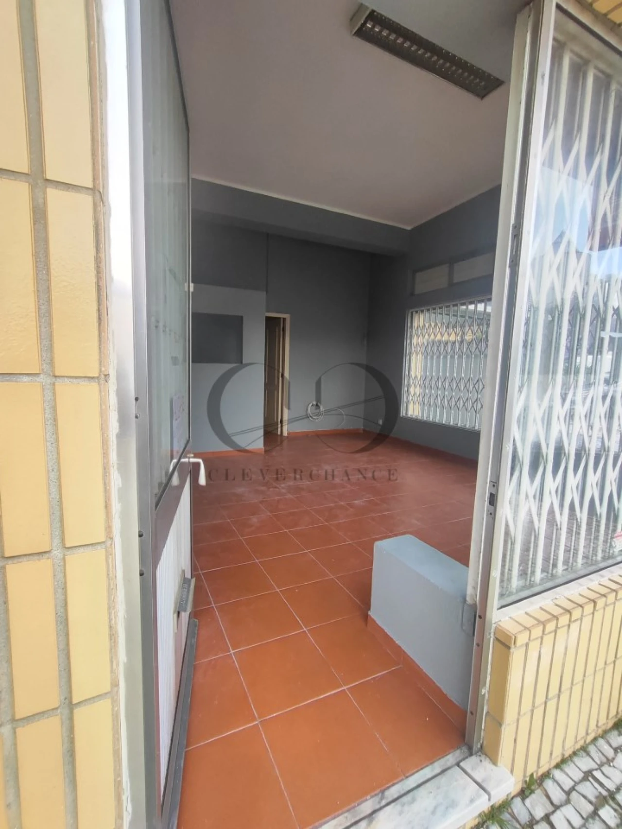 Loja para Arrendamento em Anta e Guetim Foto 2