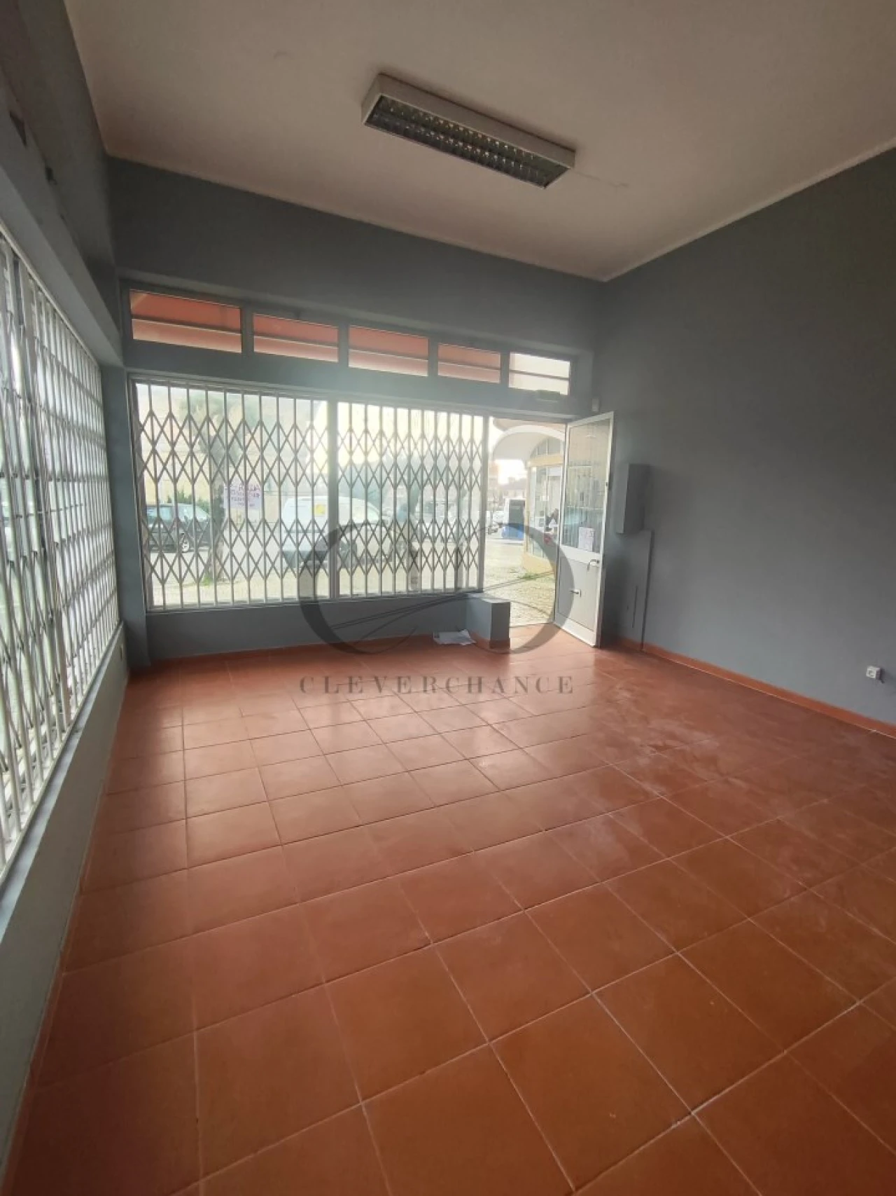 Loja para Arrendamento em Anta e Guetim Foto 5