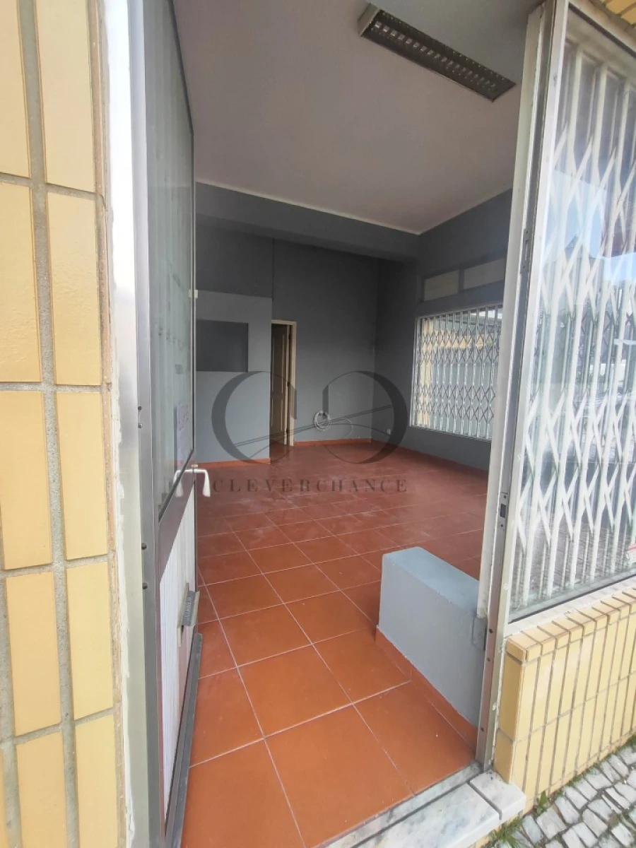 Loja para Arrendamento em Anta e Guetim Foto 2