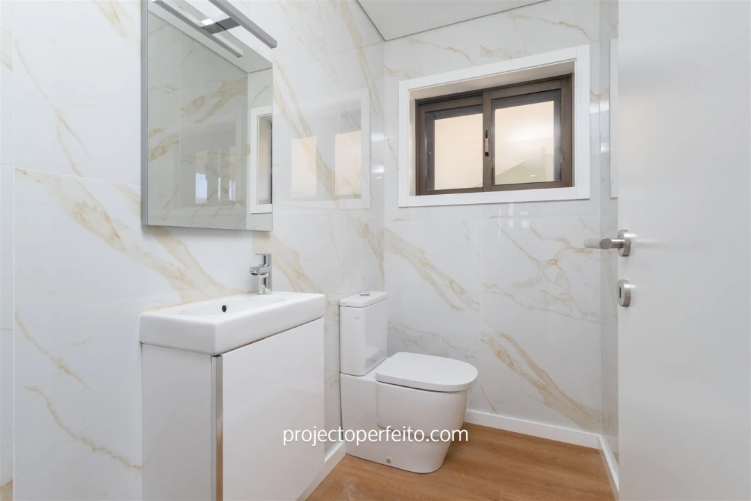 Moradia T4 para Arrendamento em Gulpilhares e Valadares Foto 13