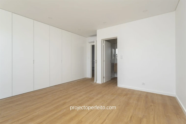 Moradia T4 para Arrendamento em Gulpilhares e Valadares Foto 19