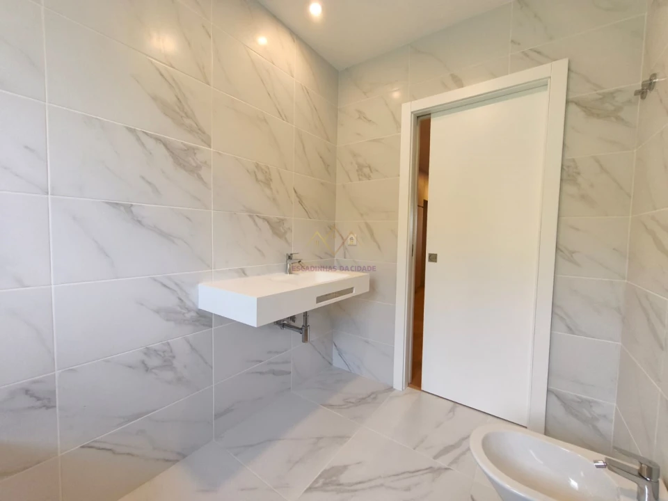 Apartamento T2 para Venda em Camarate, Unhos e Apelação Foto 17