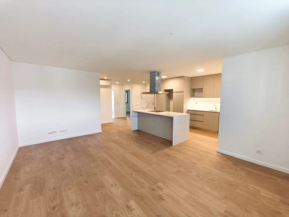 Apartamento T2 para Venda em Camarate, Unhos e Apelação Foto 6