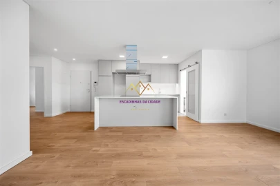 Apartamento T2 para Venda em Camarate, Unhos e Apelação