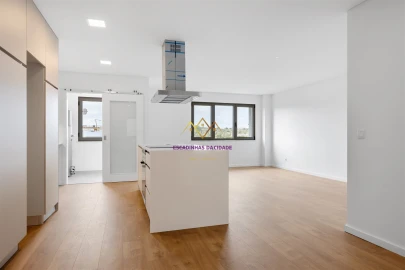 Apartamento T2 para Venda em Camarate, Unhos e Apelação