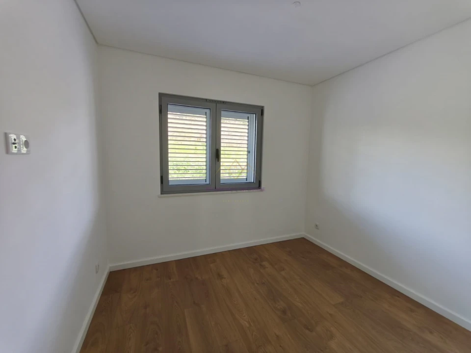 Apartamento T2 para Venda em Camarate, Unhos e Apelação Foto 25