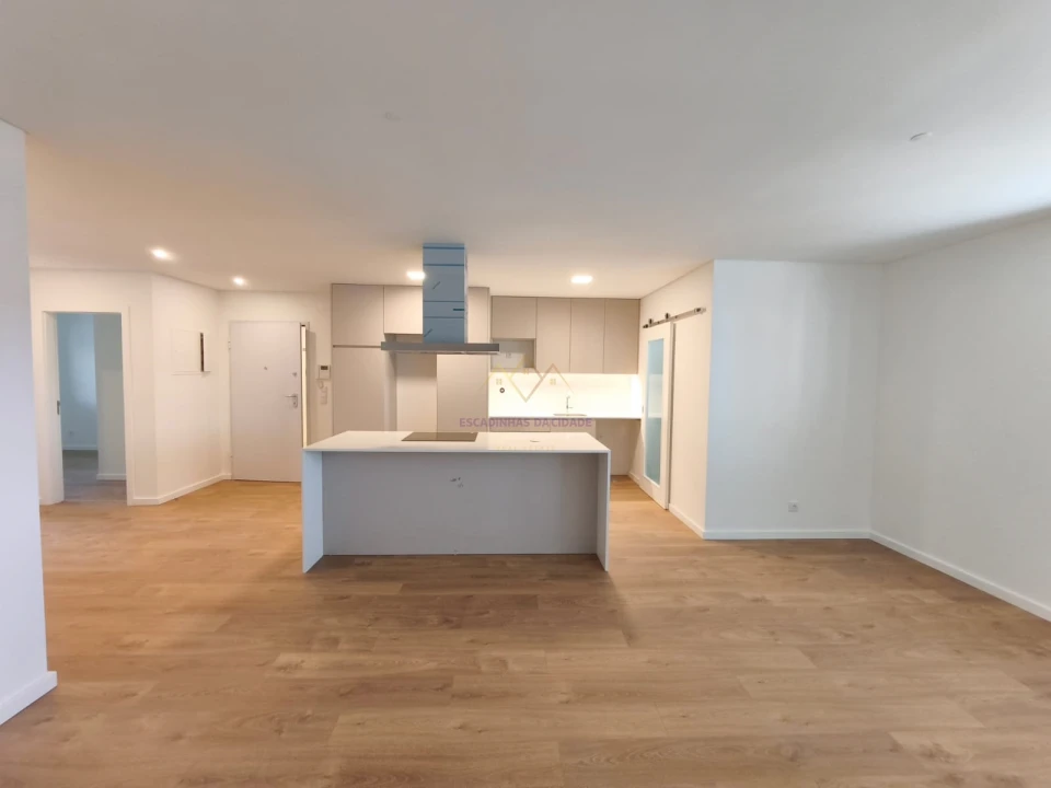 Apartamento T2 para Venda em Camarate, Unhos e Apelação Foto 4